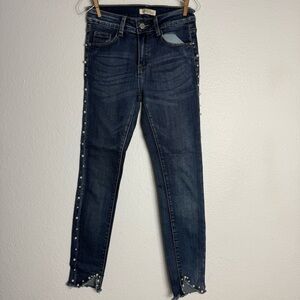 Redial | Distressed Pearl Beaded Distressed Skinny Jeans